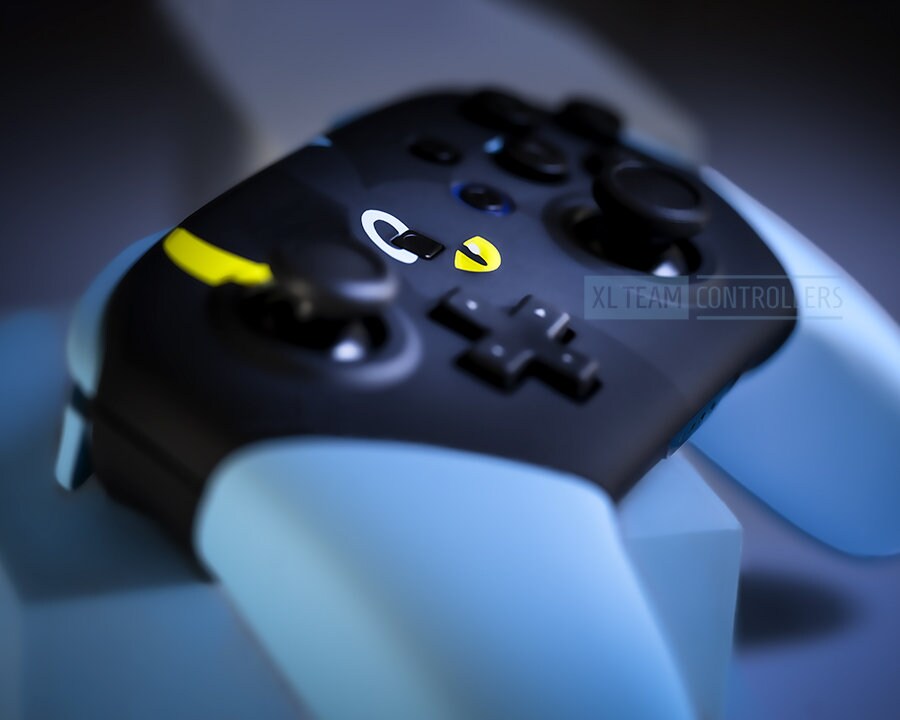 Custom Pokemon Shiny Umbreon Themed Nintendo Switch Pro Wireless Controller